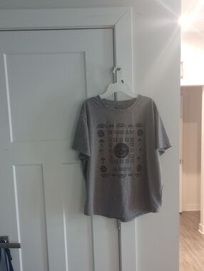 Sonoma Gray Graphic Smiley Short Sleeve Tee